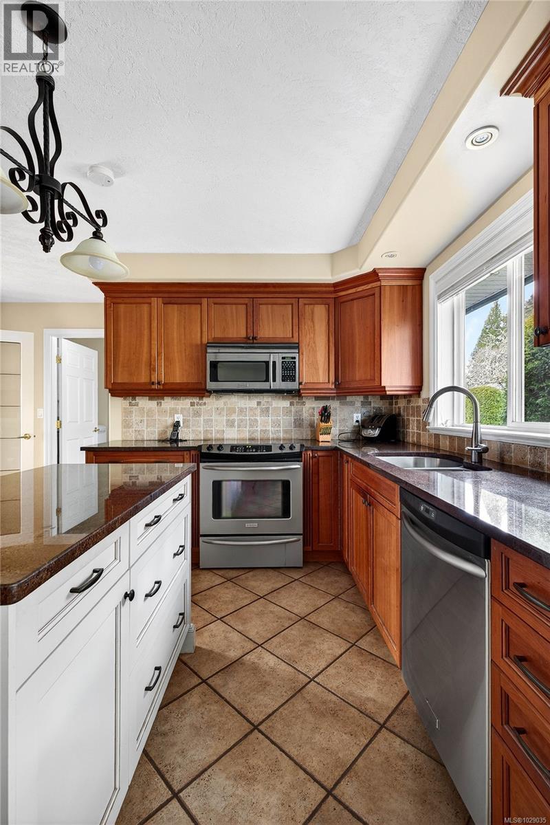  2257 Tarn Place, Duncan