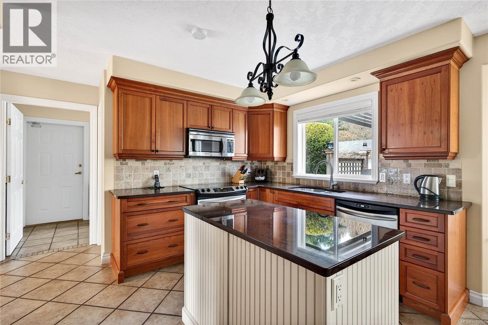  2257 Tarn Place, Duncan