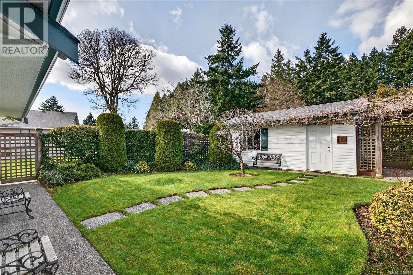  2257 Tarn Place, Duncan