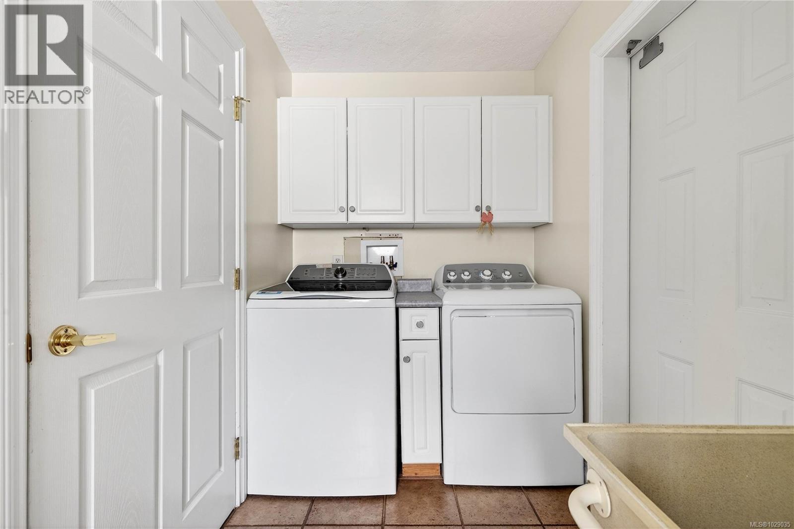  2257 Tarn Place, Duncan