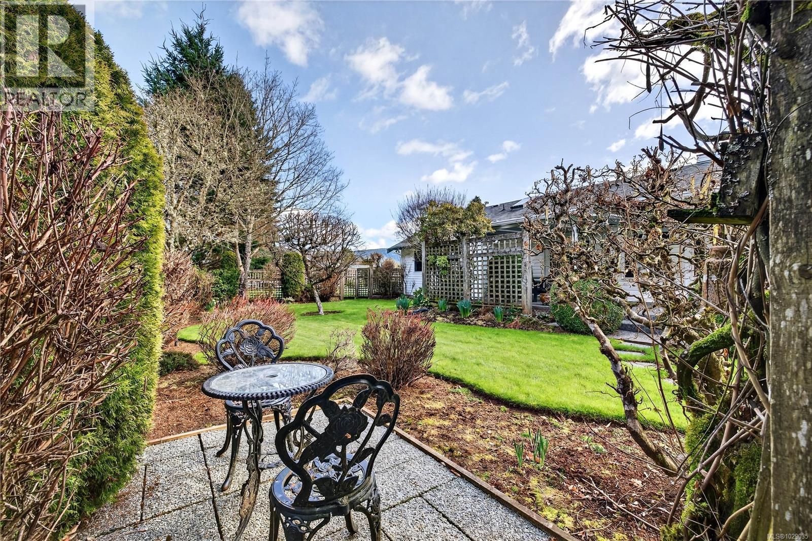  2257 Tarn Place, Duncan