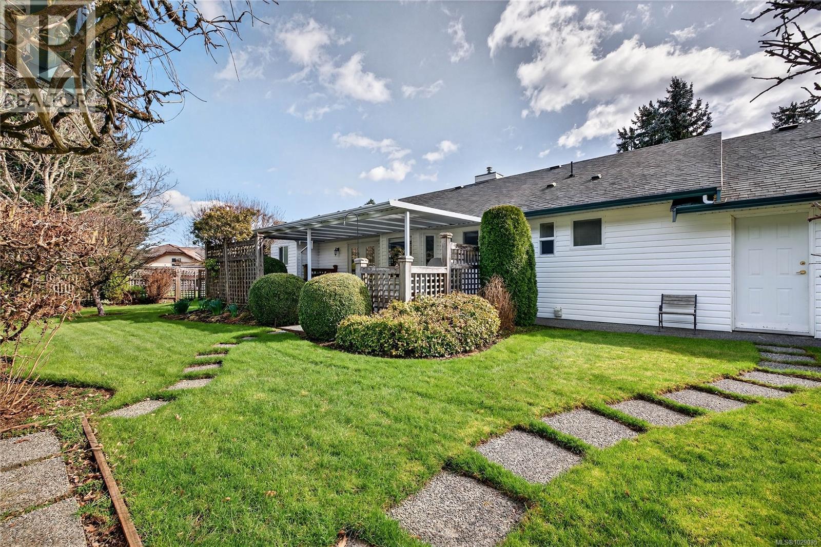  2257 Tarn Place, Duncan