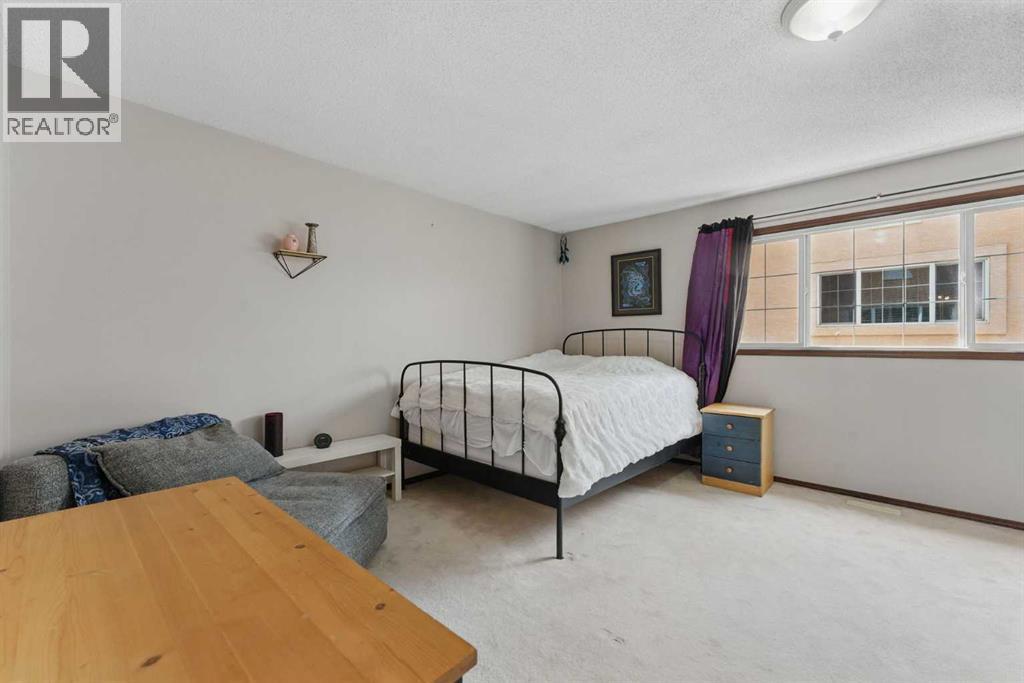 Single Family House for Sale in  Coral Cove NE Coral Springs Calgary 