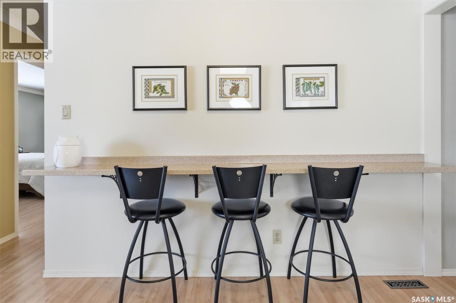 106 LAURENTIAN DRIVE - 11