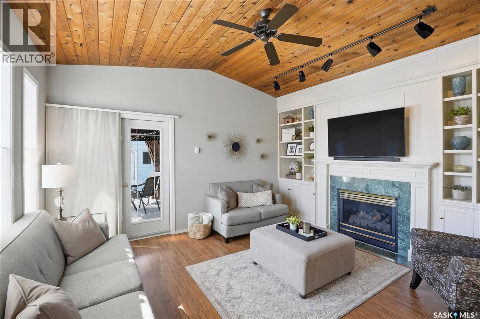 106 LAURENTIAN DRIVE - Image 2