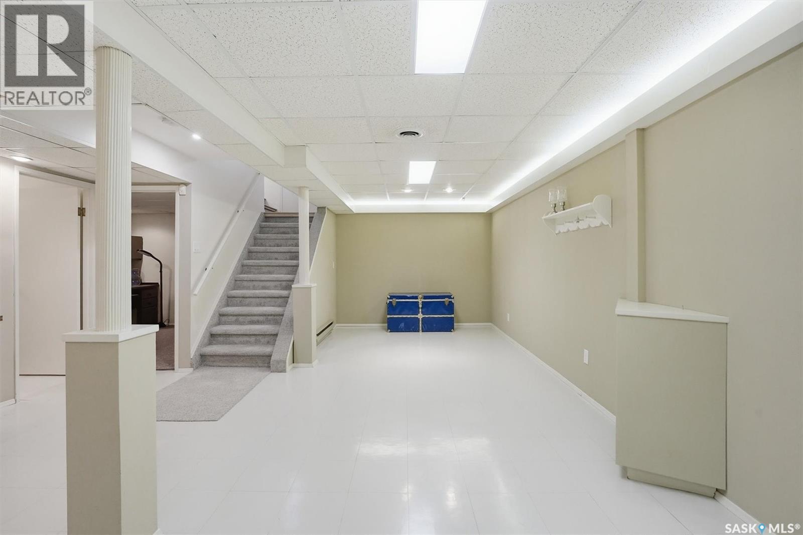 106 LAURENTIAN DRIVE - 24