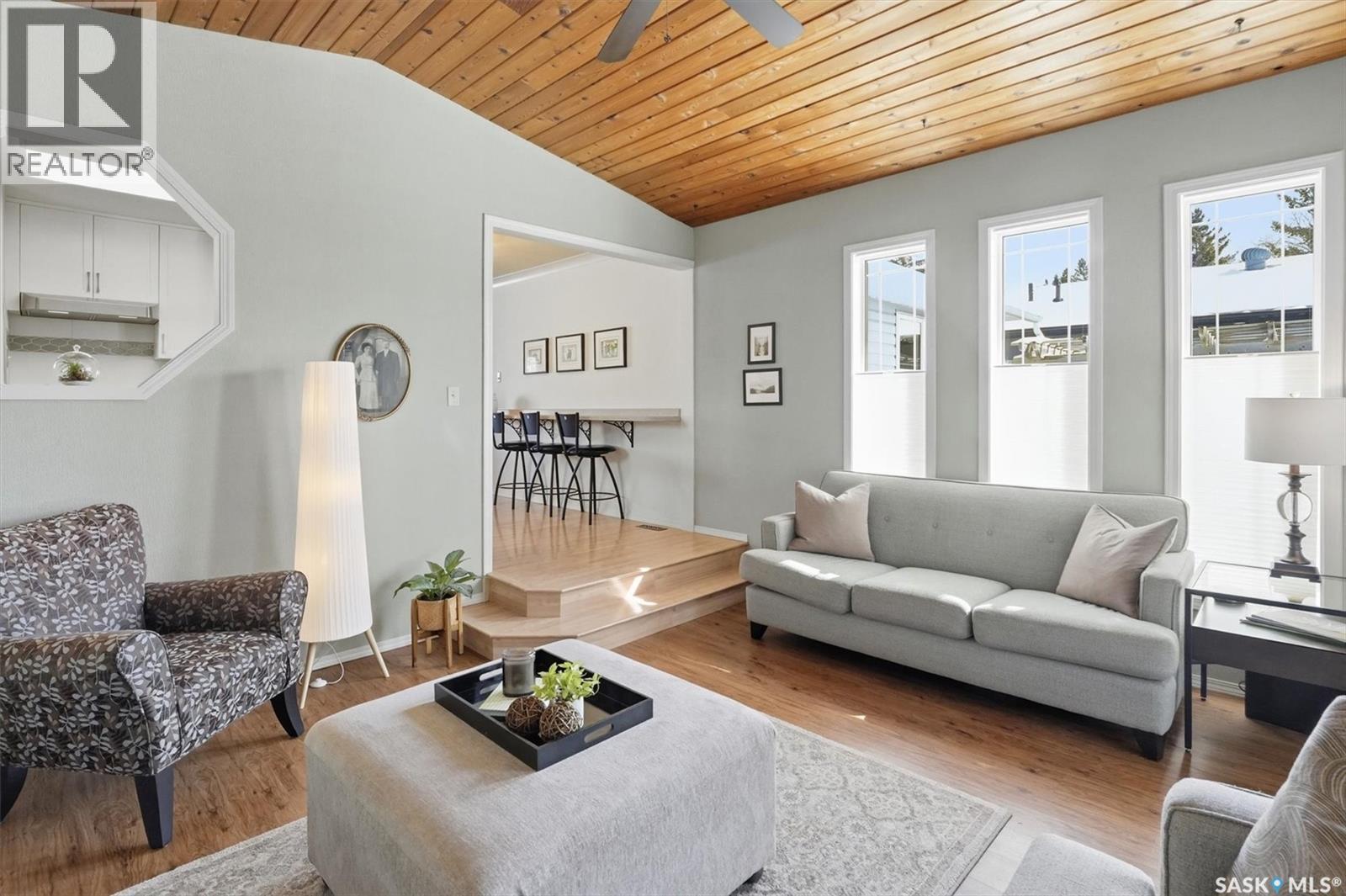 106 LAURENTIAN DRIVE - 4