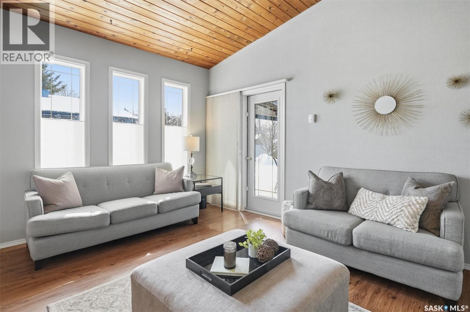 106 LAURENTIAN DRIVE - 5