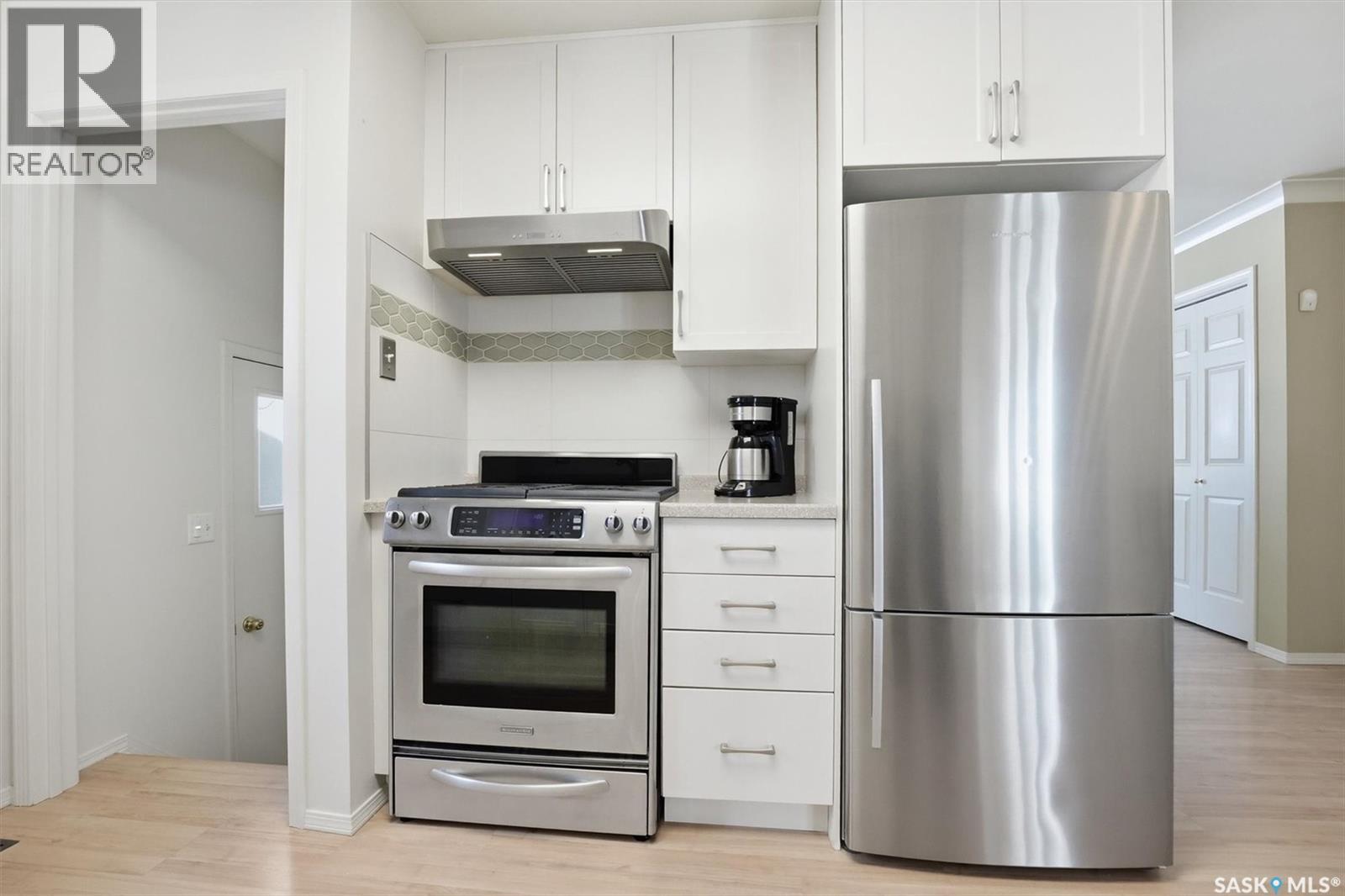 106 LAURENTIAN DRIVE - 9