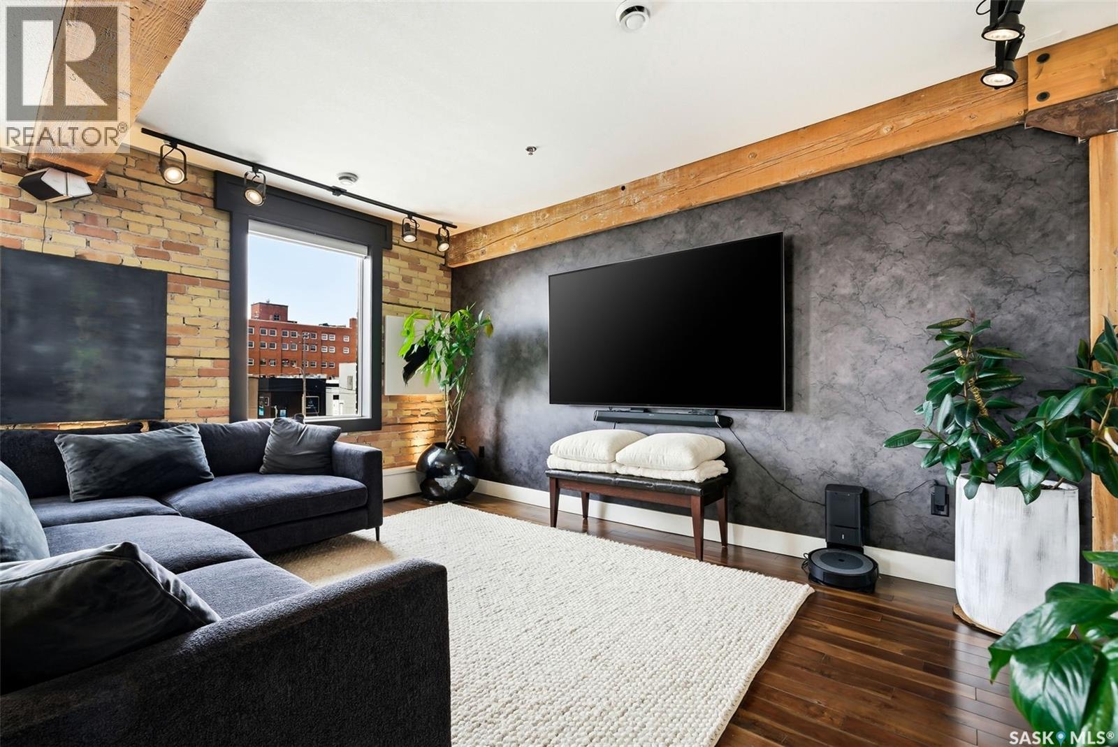 #201 1304 HALIFAX STREET - 18