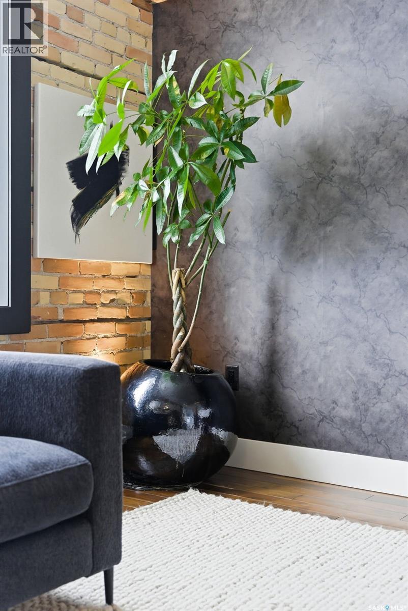 #201 1304 HALIFAX STREET - 19