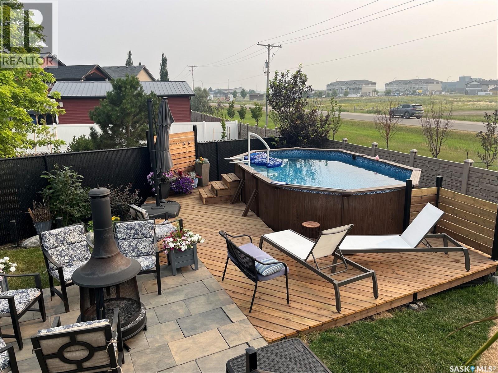 1528 MAPLE HILL CRESCENT N - 4