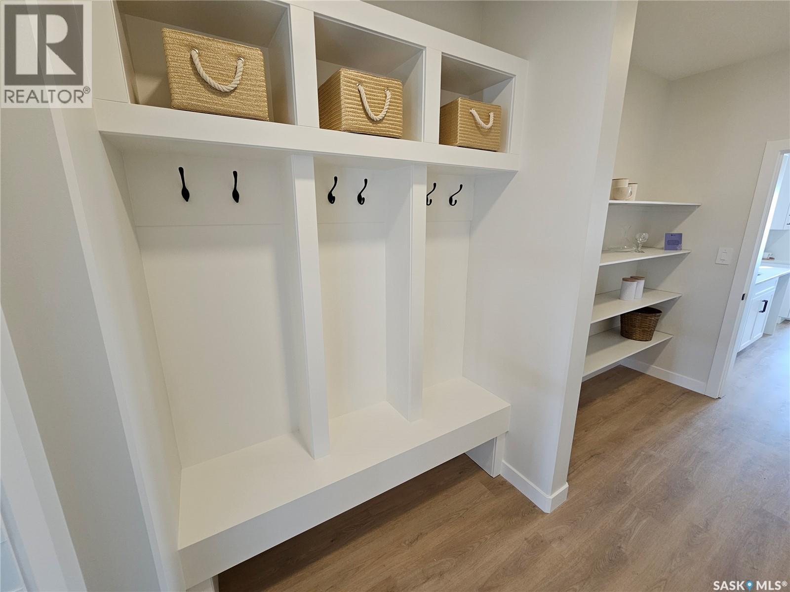 8 VANCOUVER CRESCENT - 24