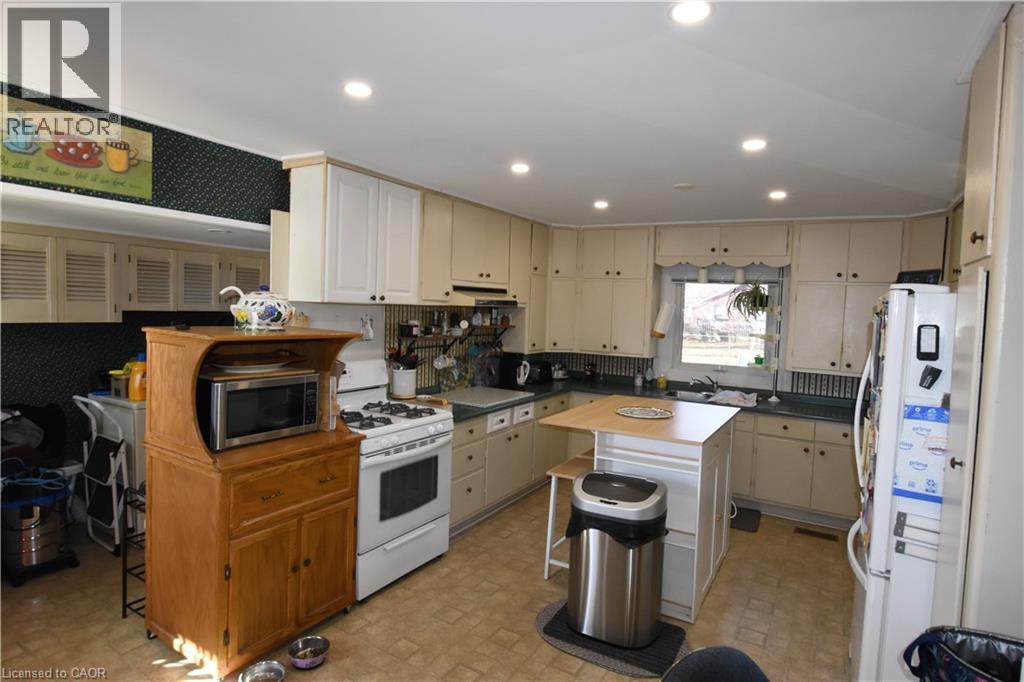 122 BRUCE Street - 5