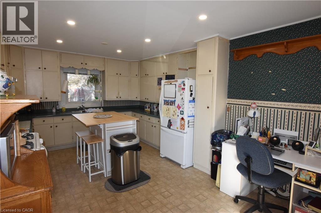 122 BRUCE Street - 6