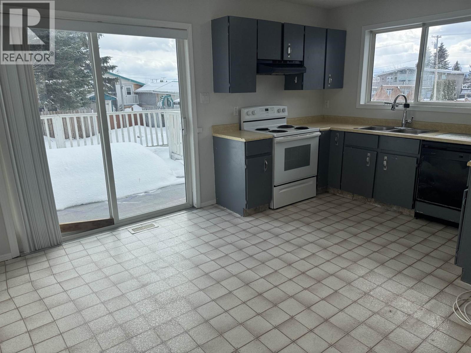 40 MCINTYRE DRIVE - 2