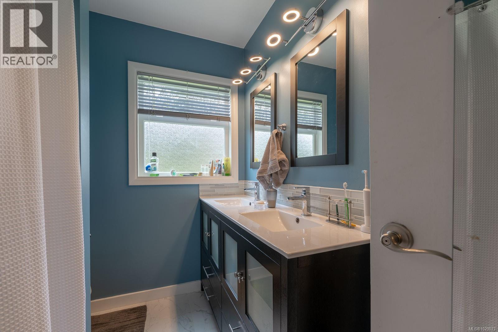 4284 Scott St - 25