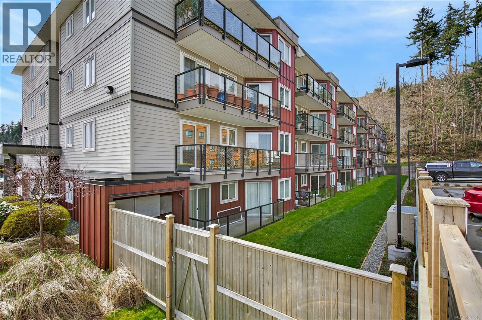 #204 872 ISLAND HWY S - 34