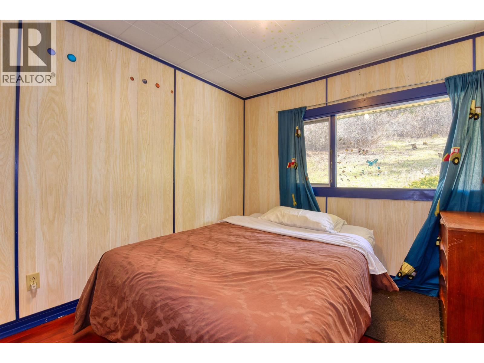 28 WINDMILL CRESCENT - 11