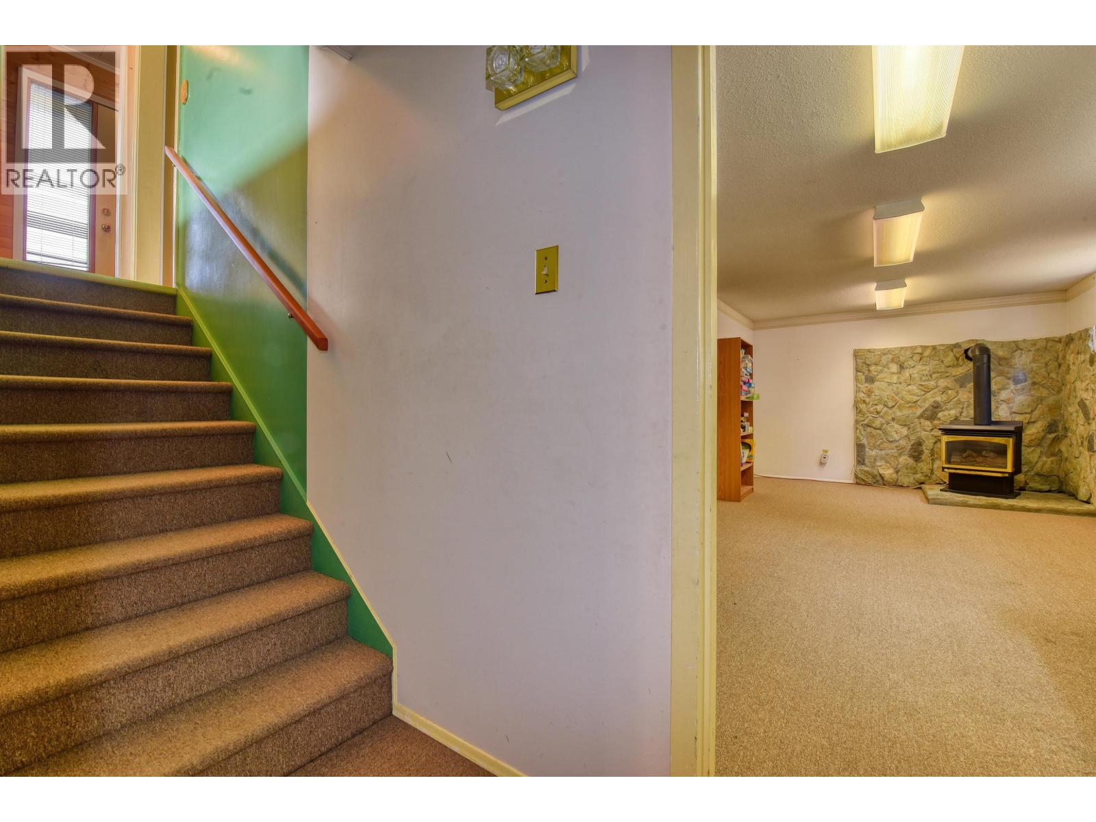 28 WINDMILL CRESCENT - 12