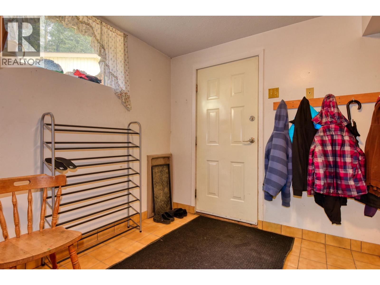 28 WINDMILL CRESCENT - 14