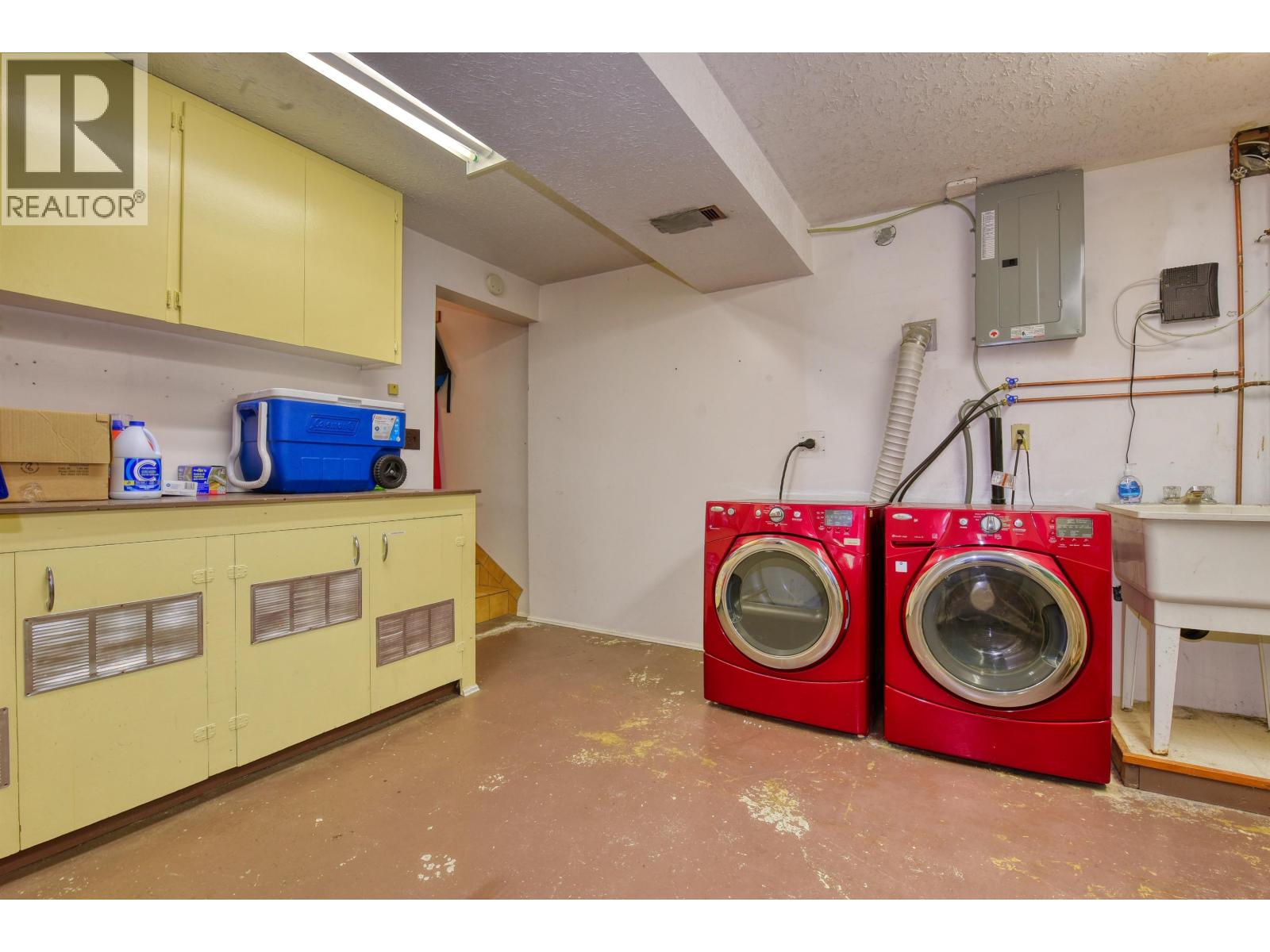 28 WINDMILL CRESCENT - 15