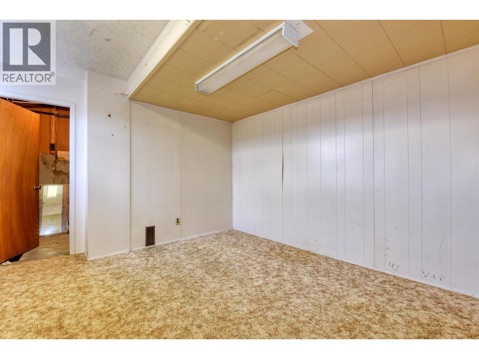 28 WINDMILL CRESCENT - 16