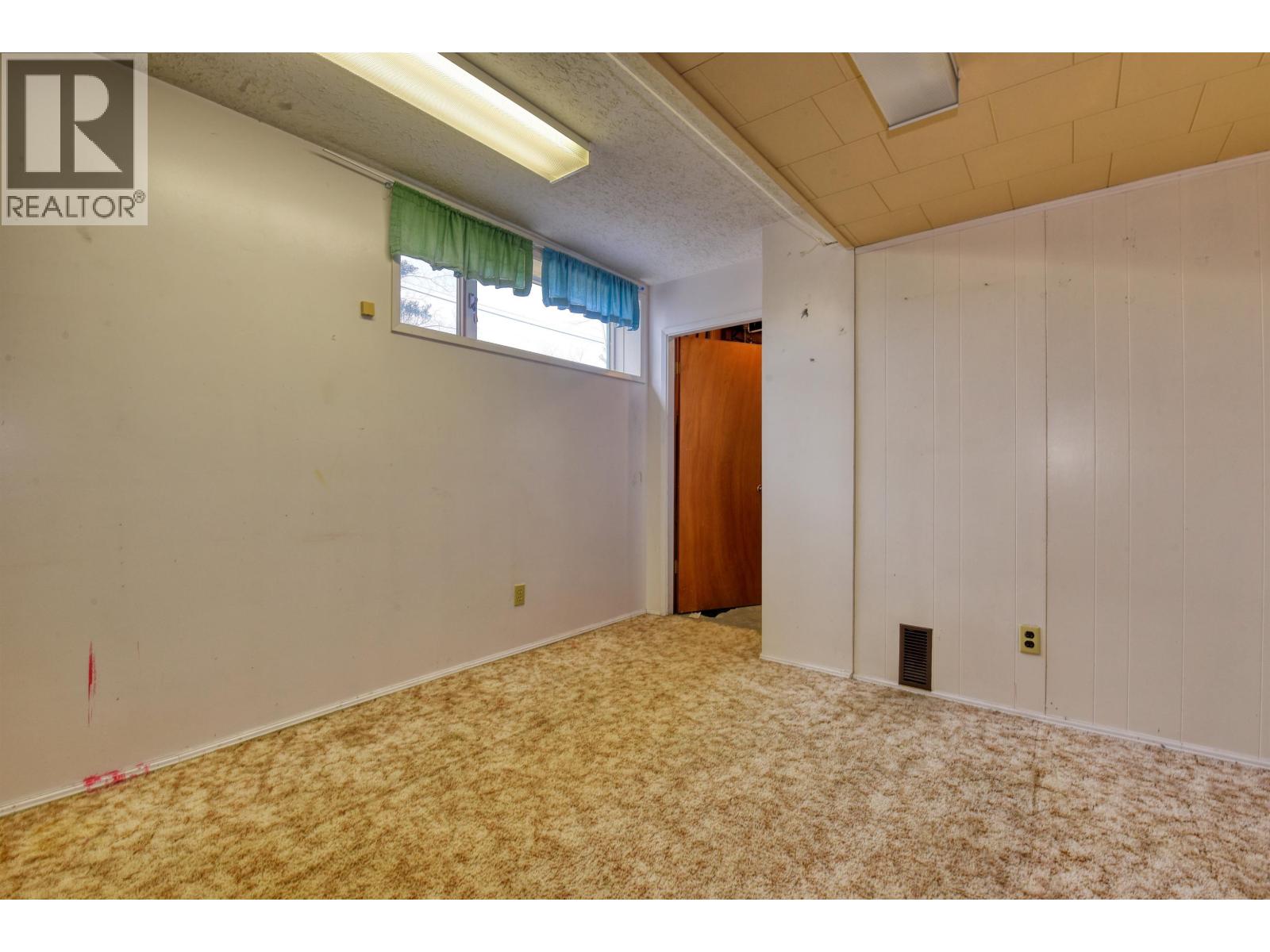 28 WINDMILL CRESCENT - 17