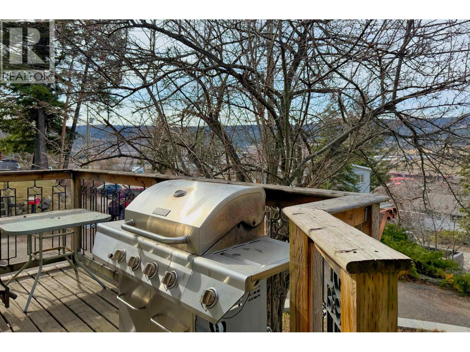 28 WINDMILL CRESCENT - 18