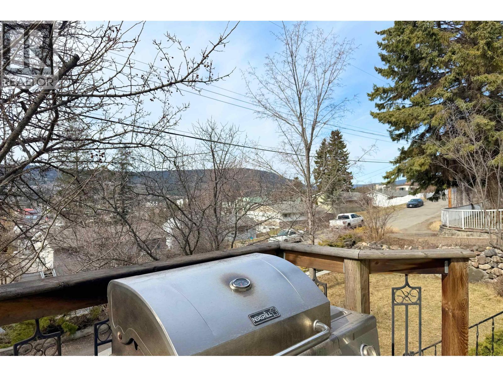 28 WINDMILL CRESCENT - 19