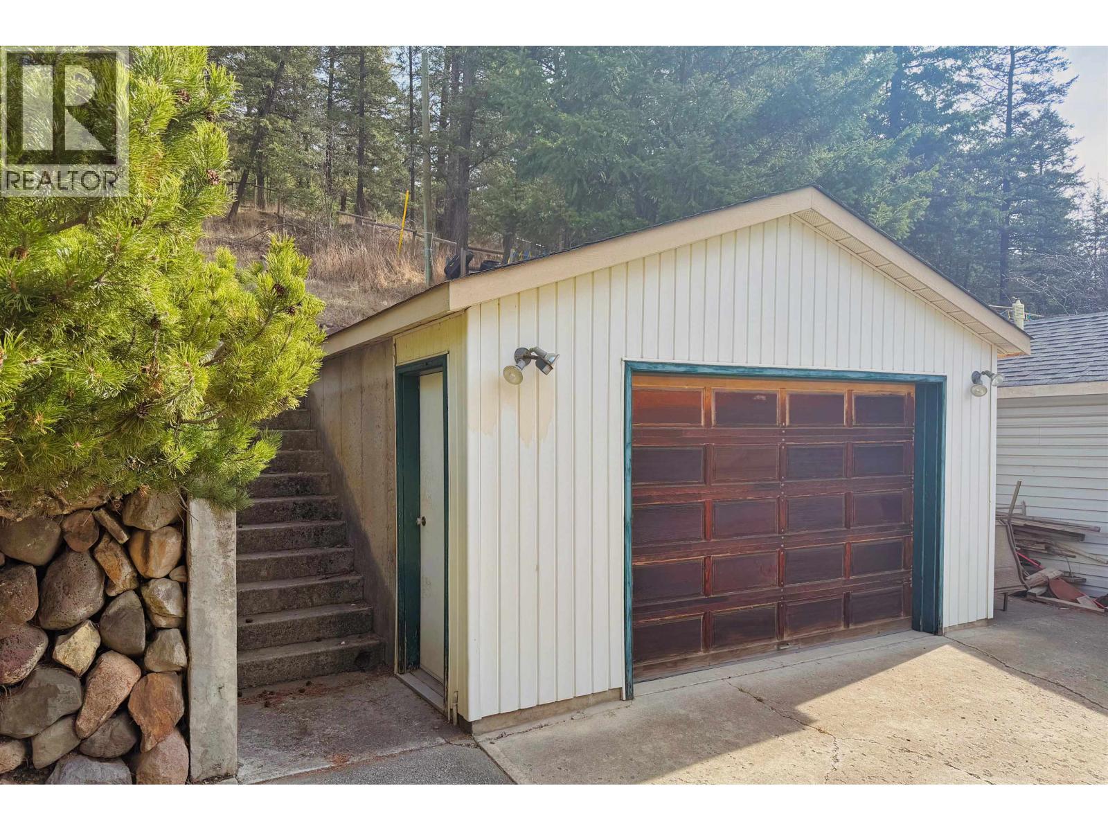 28 WINDMILL CRESCENT - 22