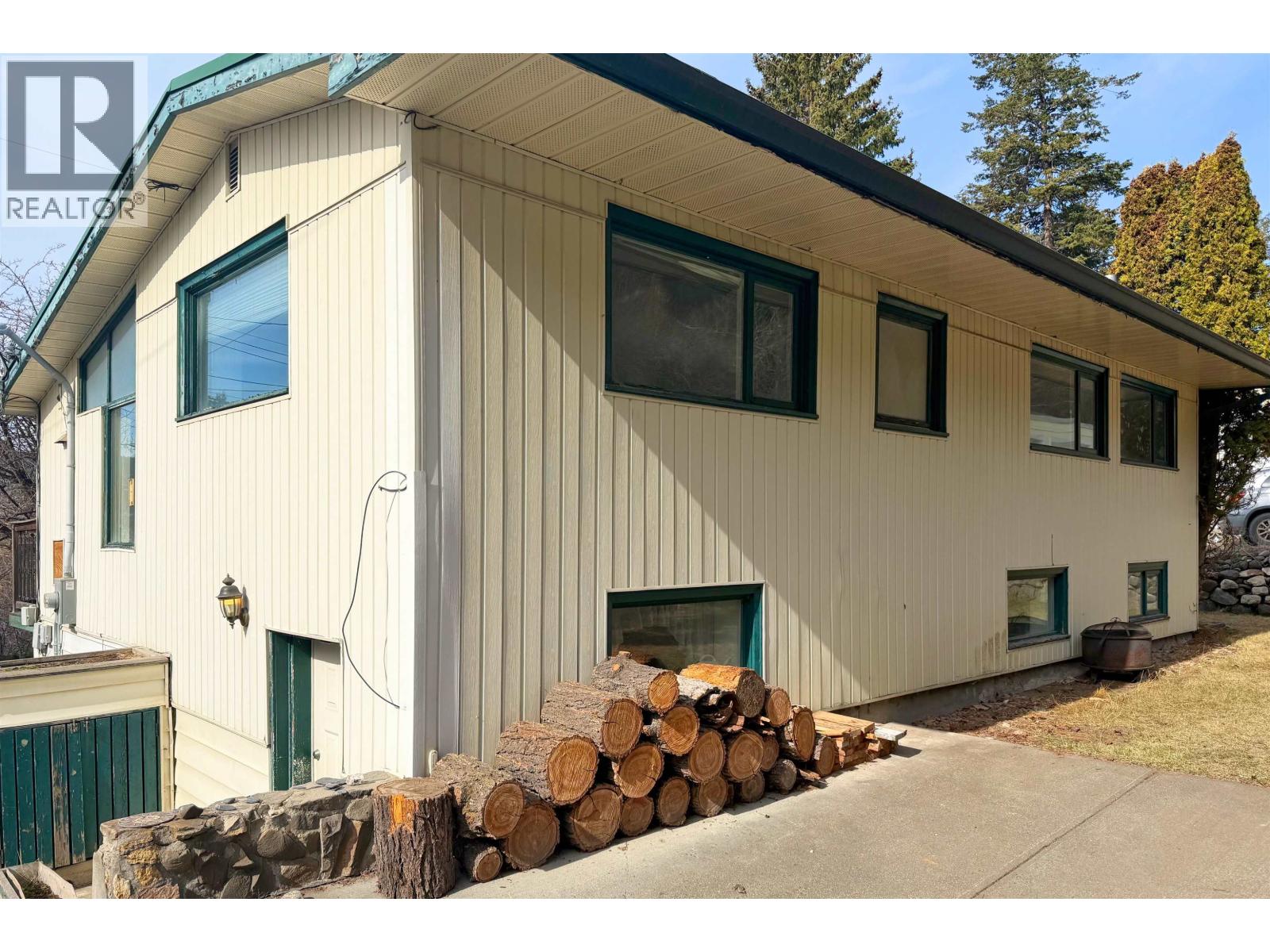 28 WINDMILL CRESCENT - 23