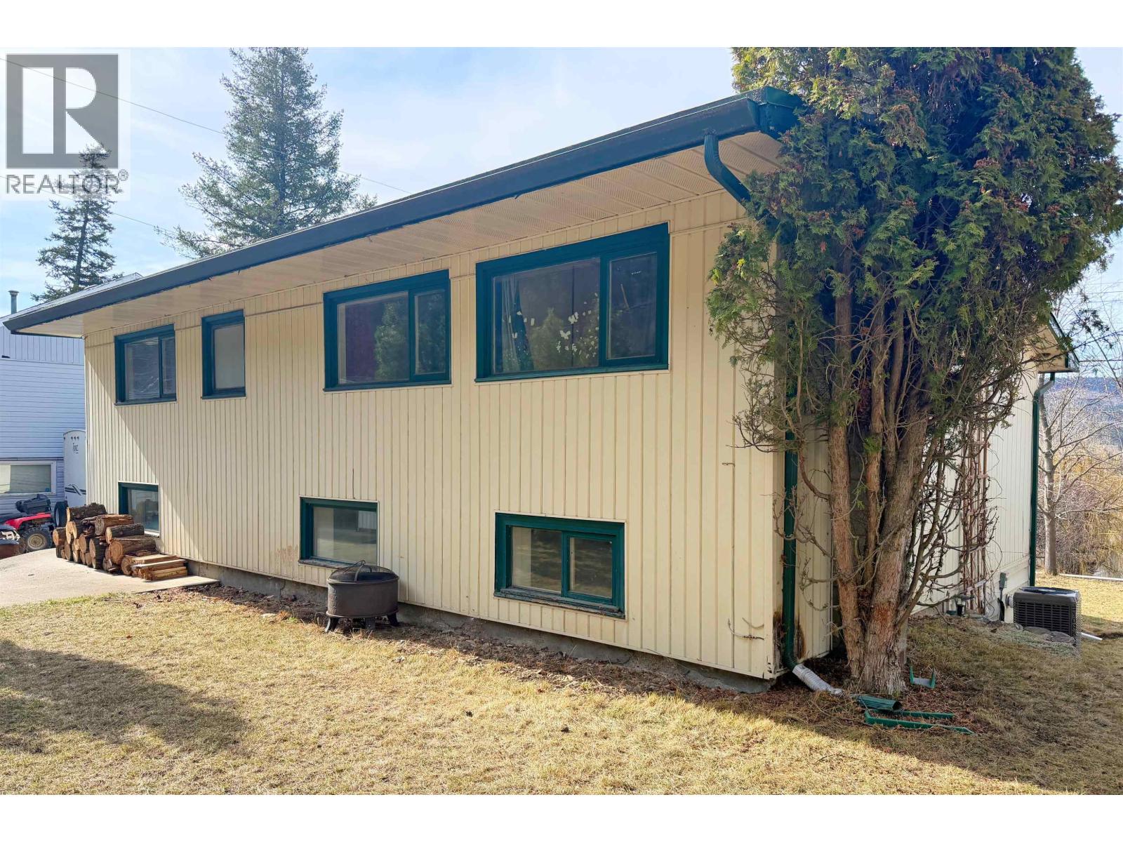 28 WINDMILL CRESCENT - 24