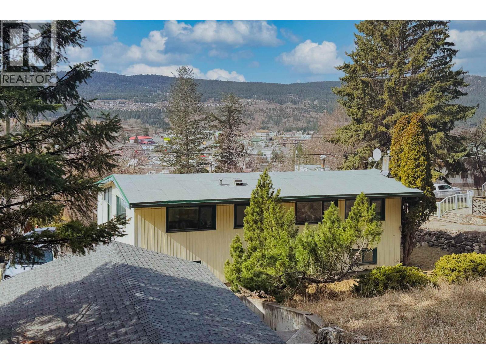 28 WINDMILL CRESCENT - 26