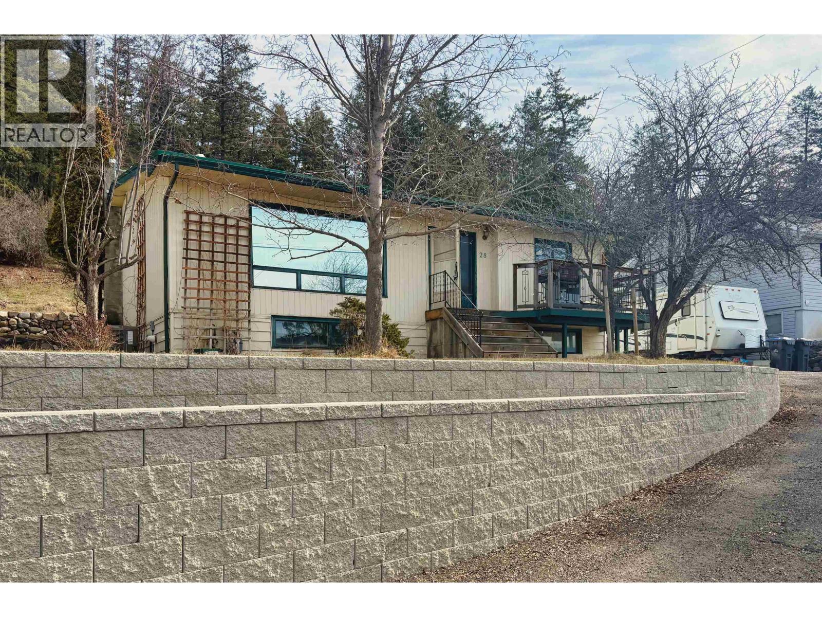 28 WINDMILL CRESCENT - 27