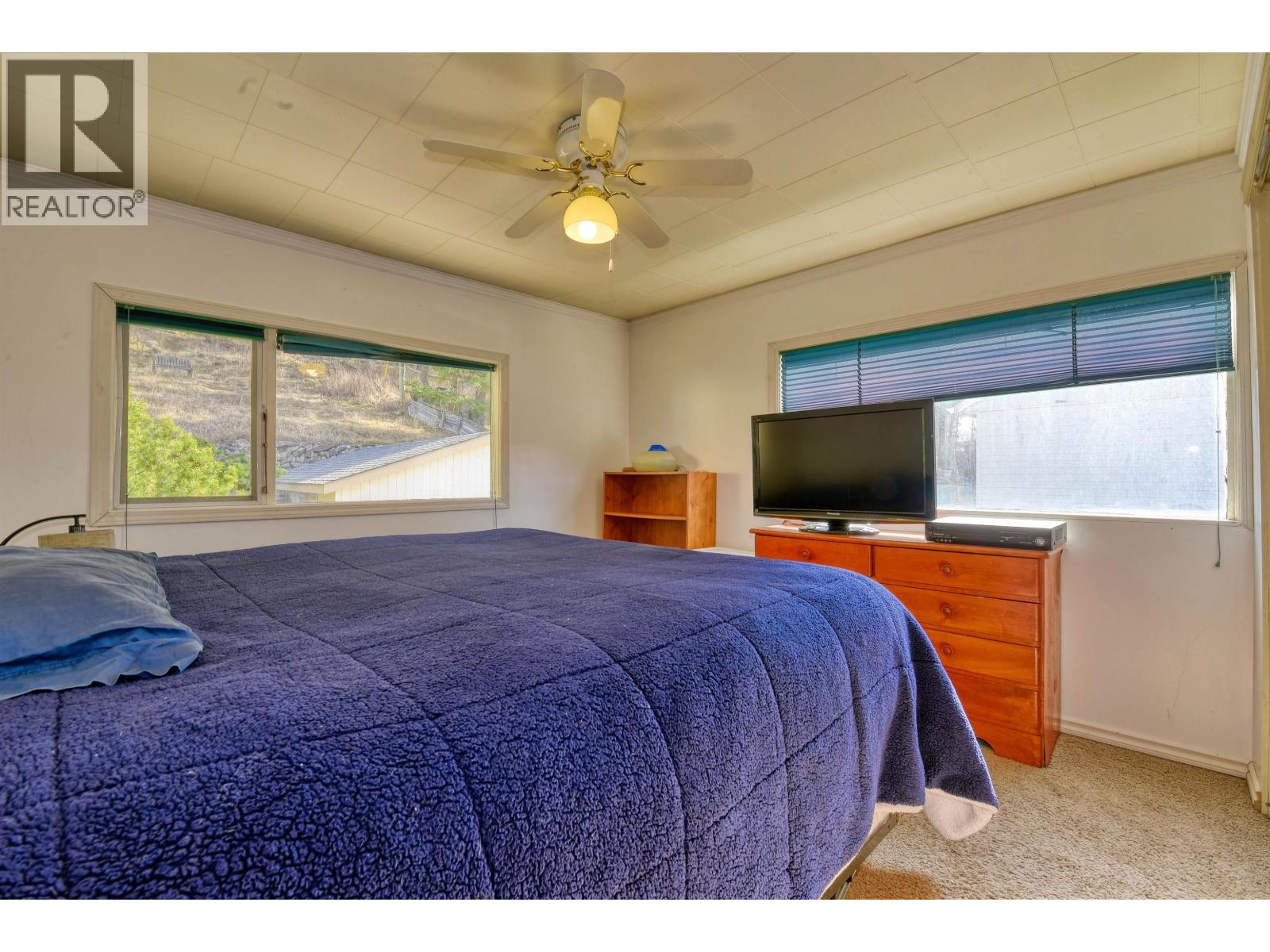 28 WINDMILL CRESCENT - 8