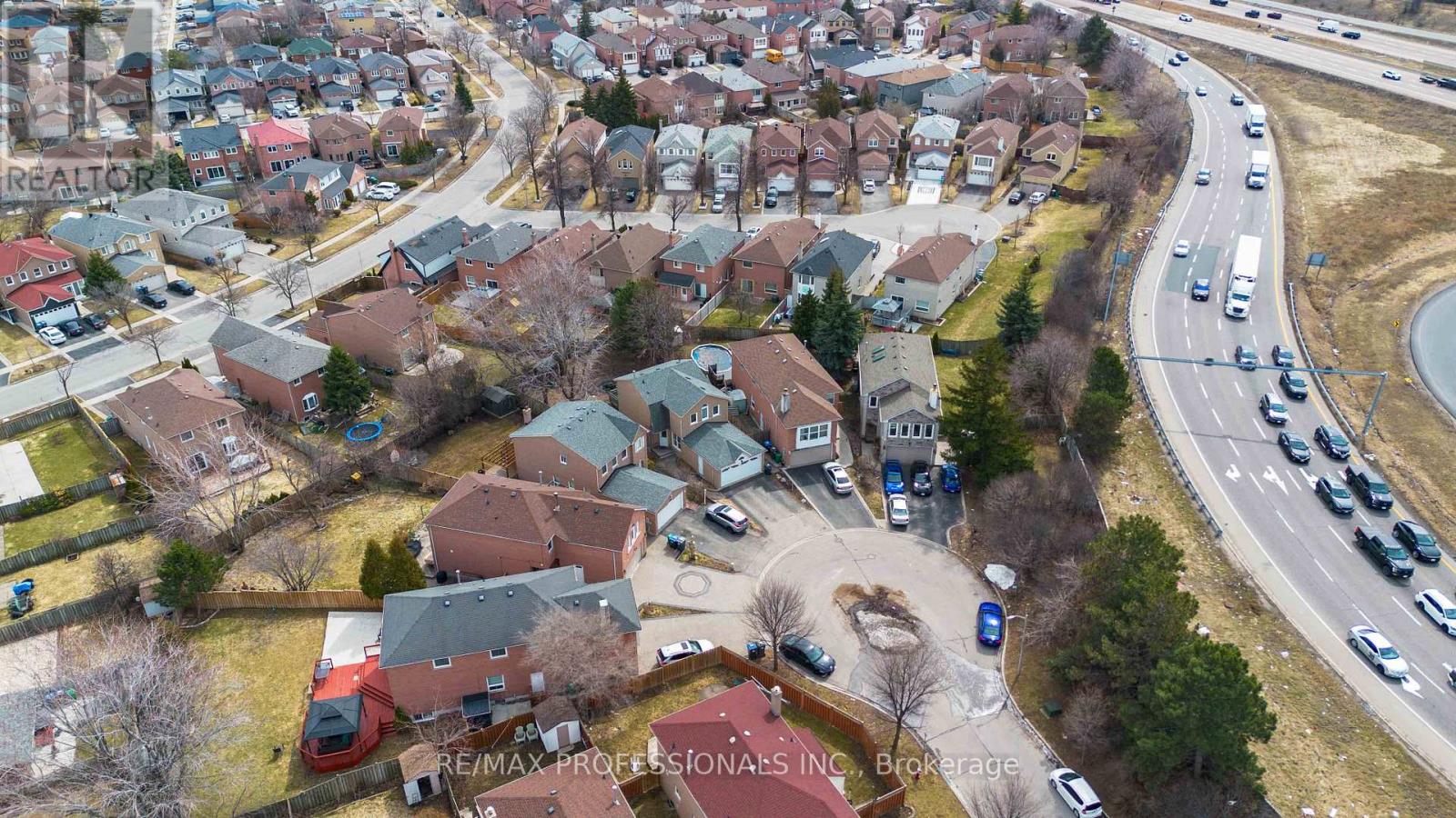 Single Family House for Sale in  NEWMAN COURT Brampton (Westgate) 