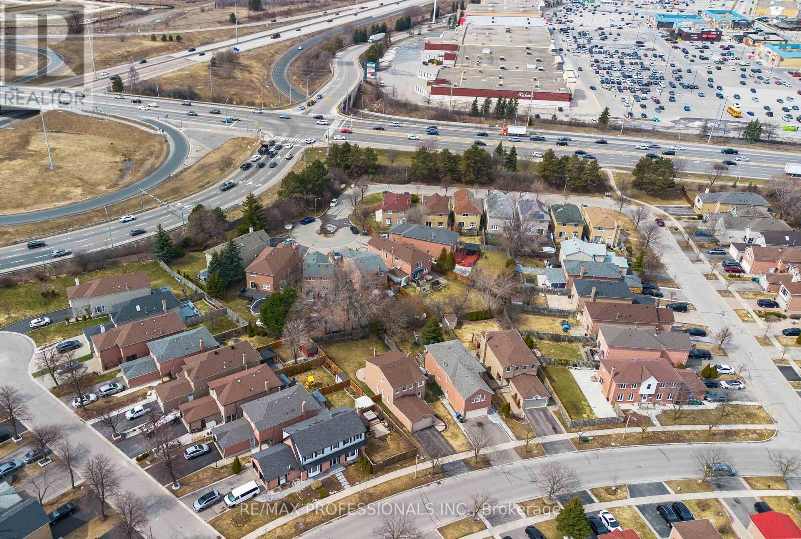 Single Family House for Sale in  NEWMAN COURT Brampton (Westgate) 