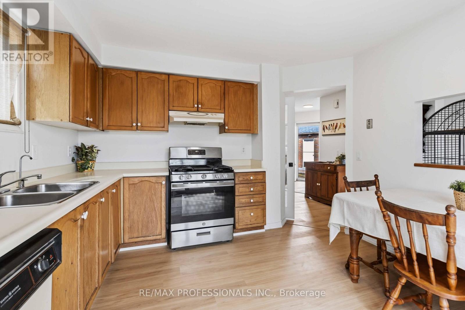 Single Family House for Sale in  NEWMAN COURT Brampton (Westgate) 