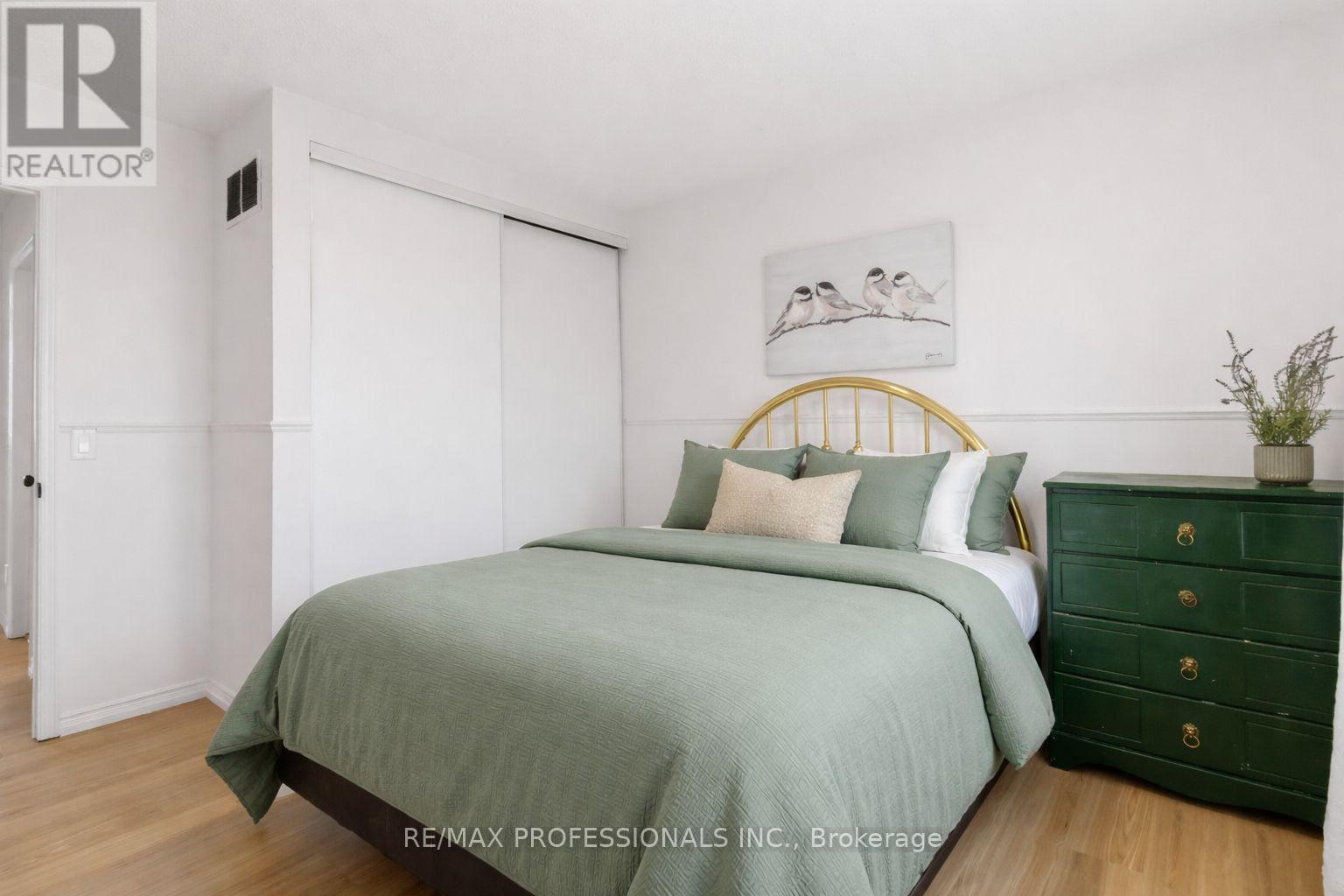 Single Family House for Sale in  NEWMAN COURT Brampton (Westgate) 