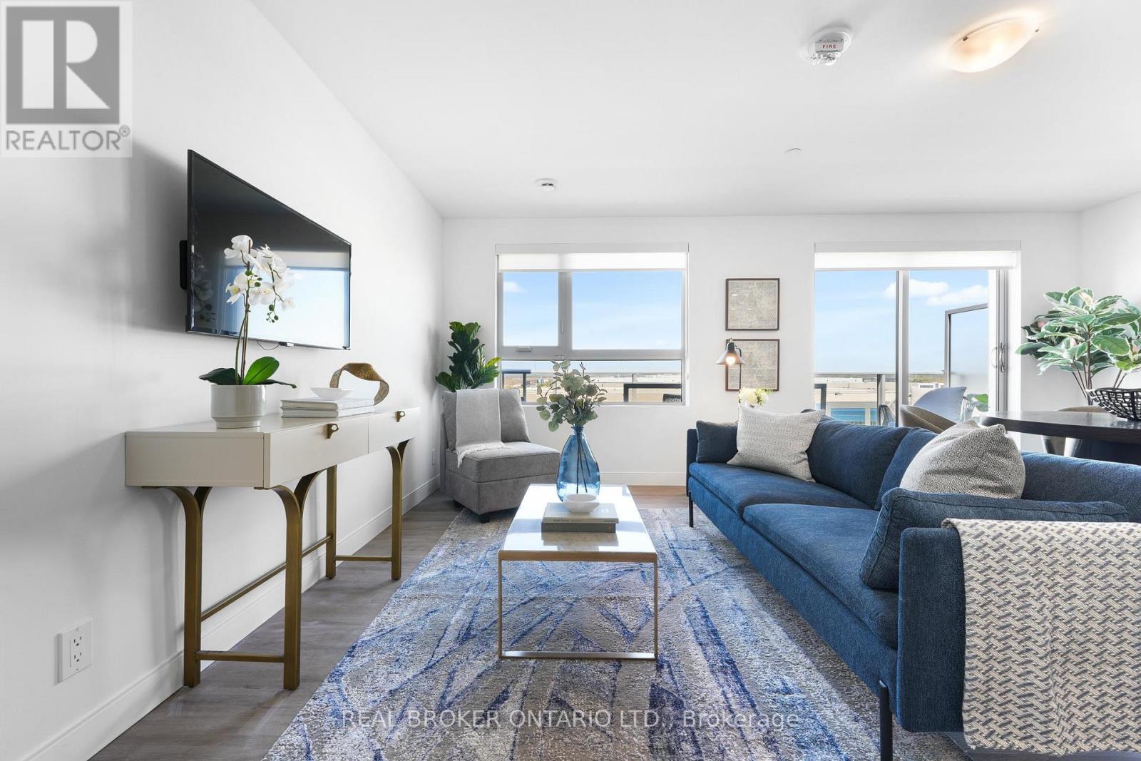 215 - 100 MANETT CRESCENT