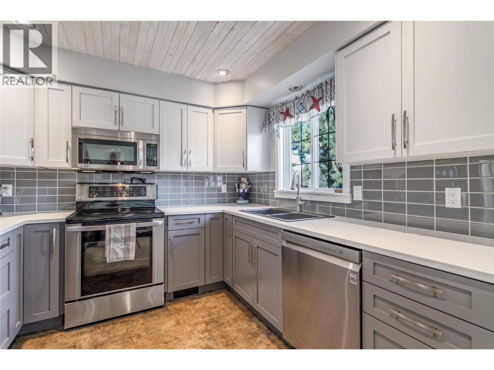 2418 Fairhall Road, Kelowna