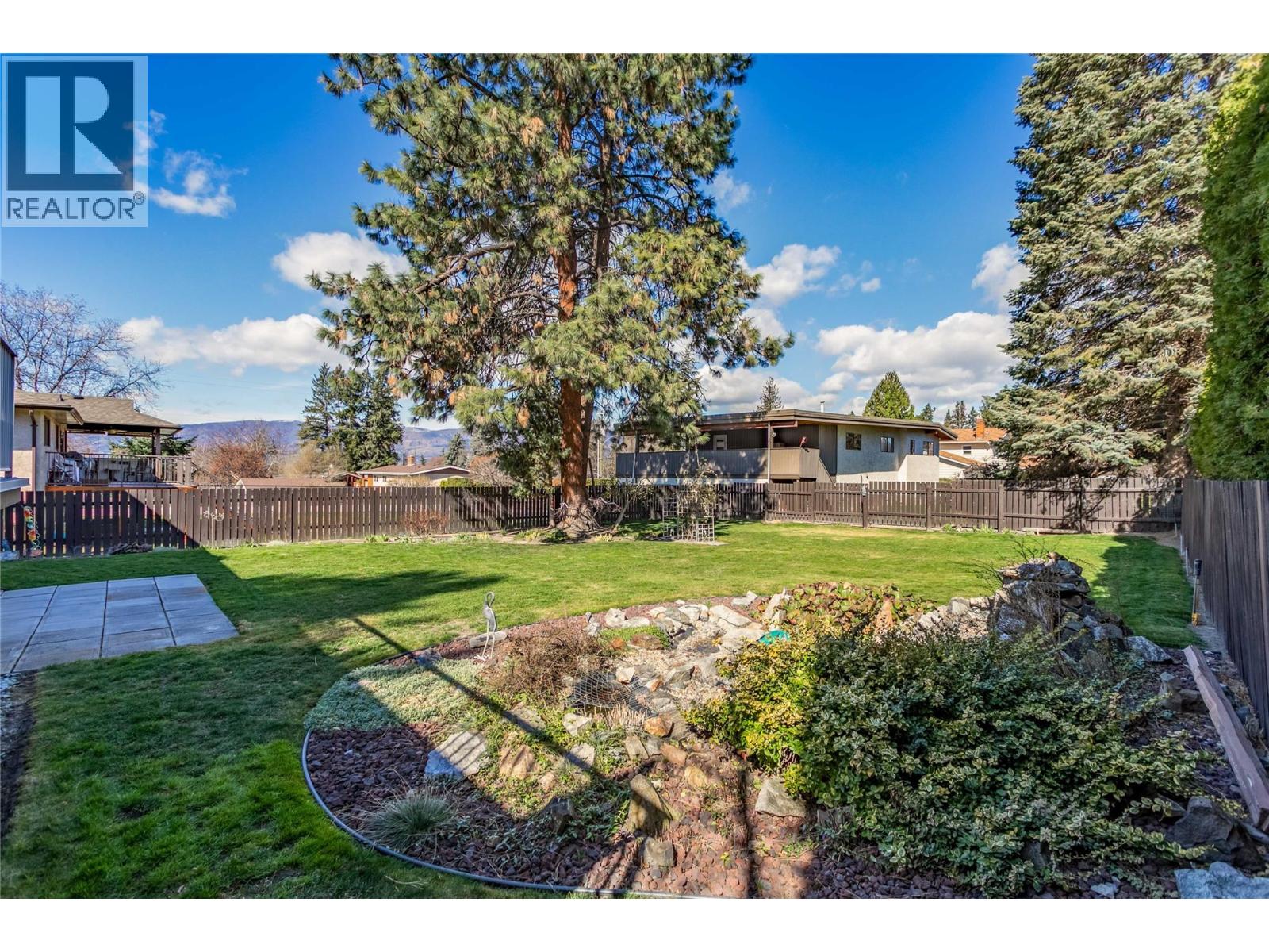2418 Fairhall Road, Kelowna