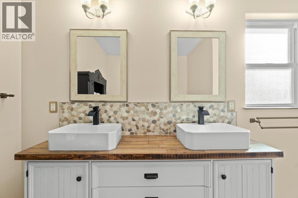 2860 15 Avenue NE, Salmon Arm