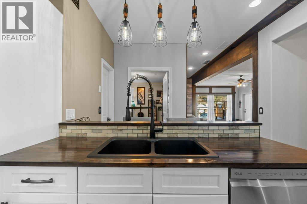 2860 15 Avenue NE, Salmon Arm