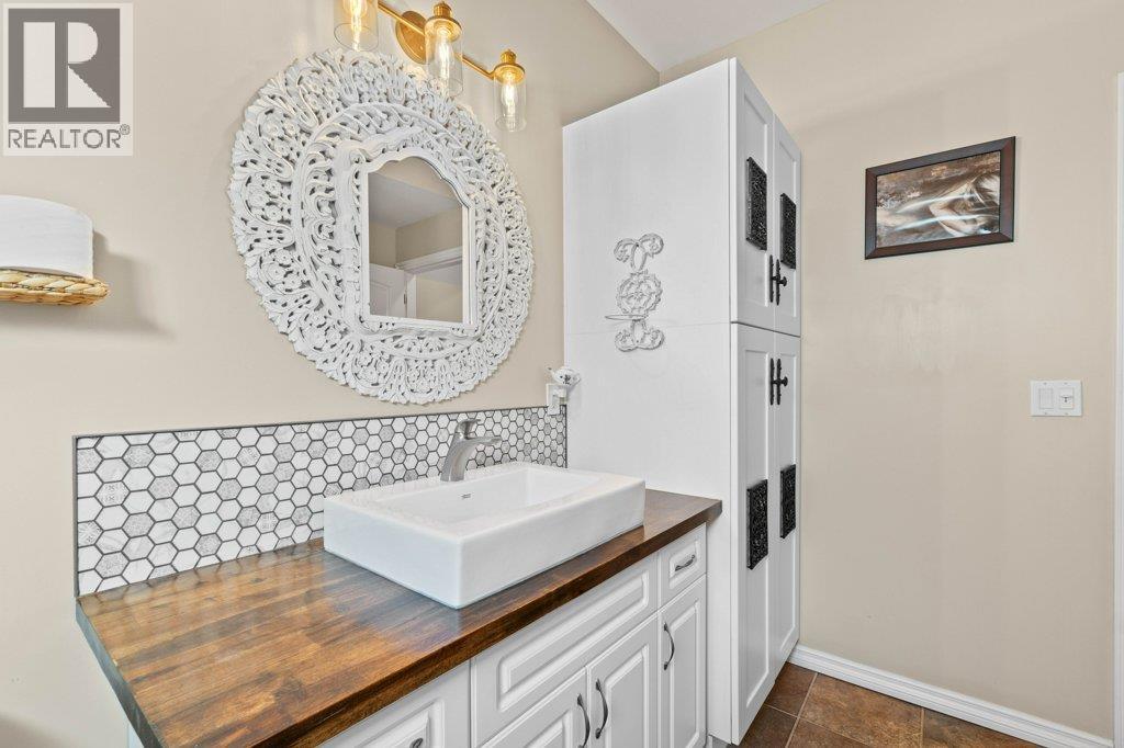 2860 15 Avenue NE, Salmon Arm