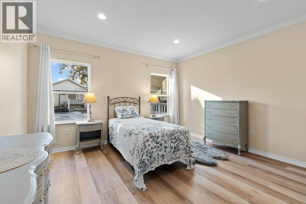 2860 15 Avenue NE - 7