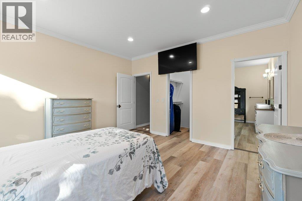 2860 15 Avenue NE, Salmon Arm