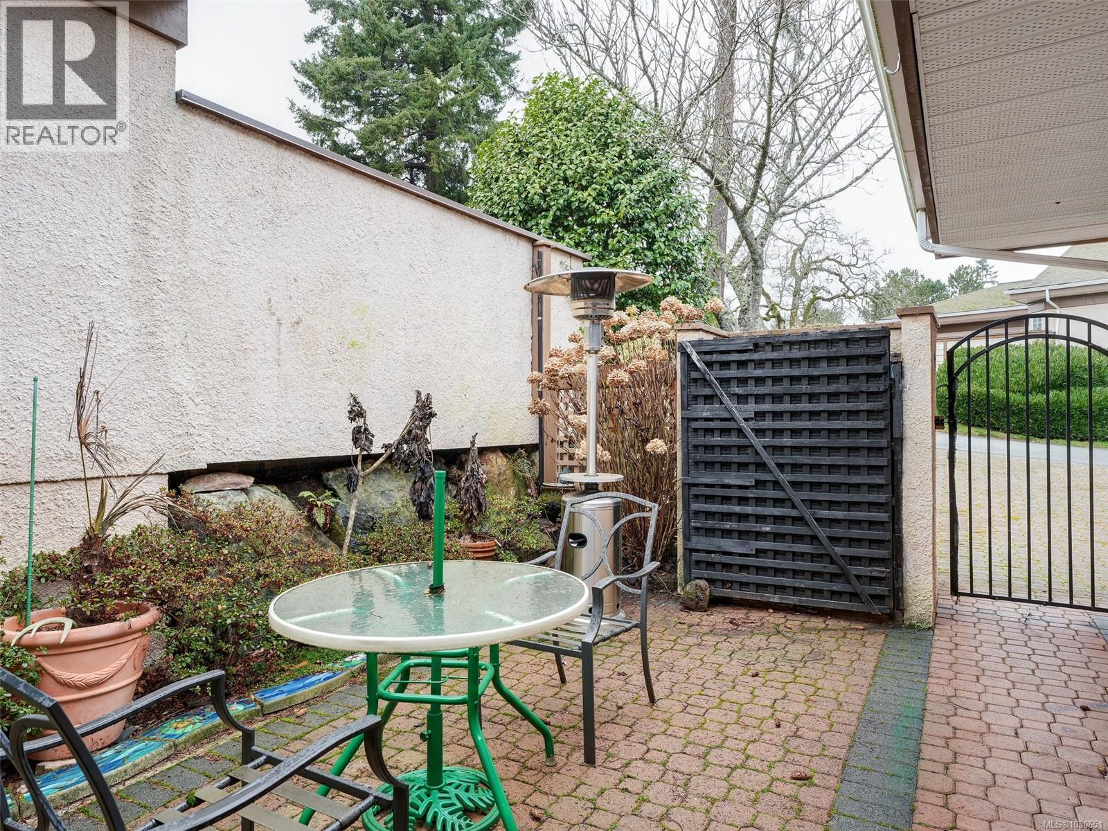 #31 901 KENTWOOD LANE - 25