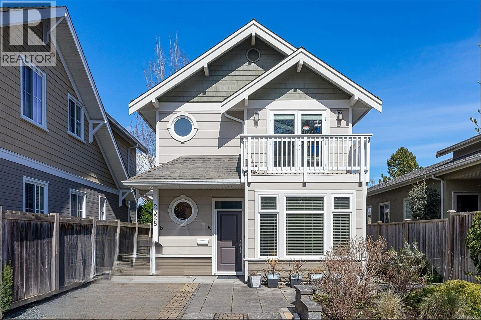 2328 Oakville Ave - 1